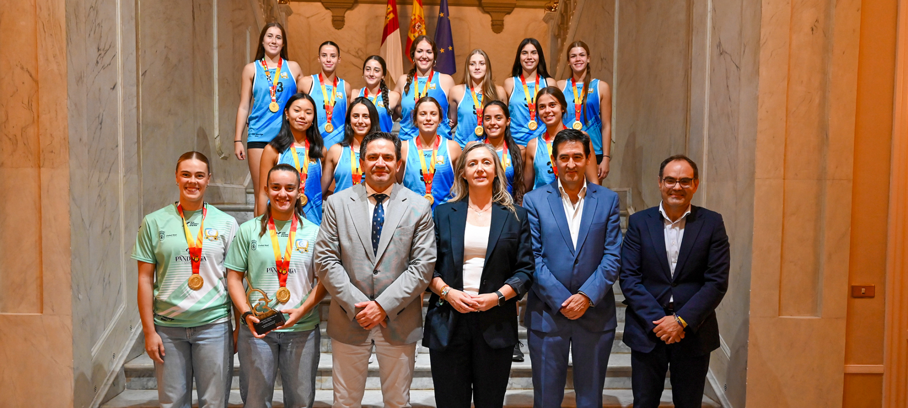 Recibidas en el salón de Plenos de la Diputación las integrantes del Beach Caserío Ciudad Real, campeonas de España juveniles de balonmano playa