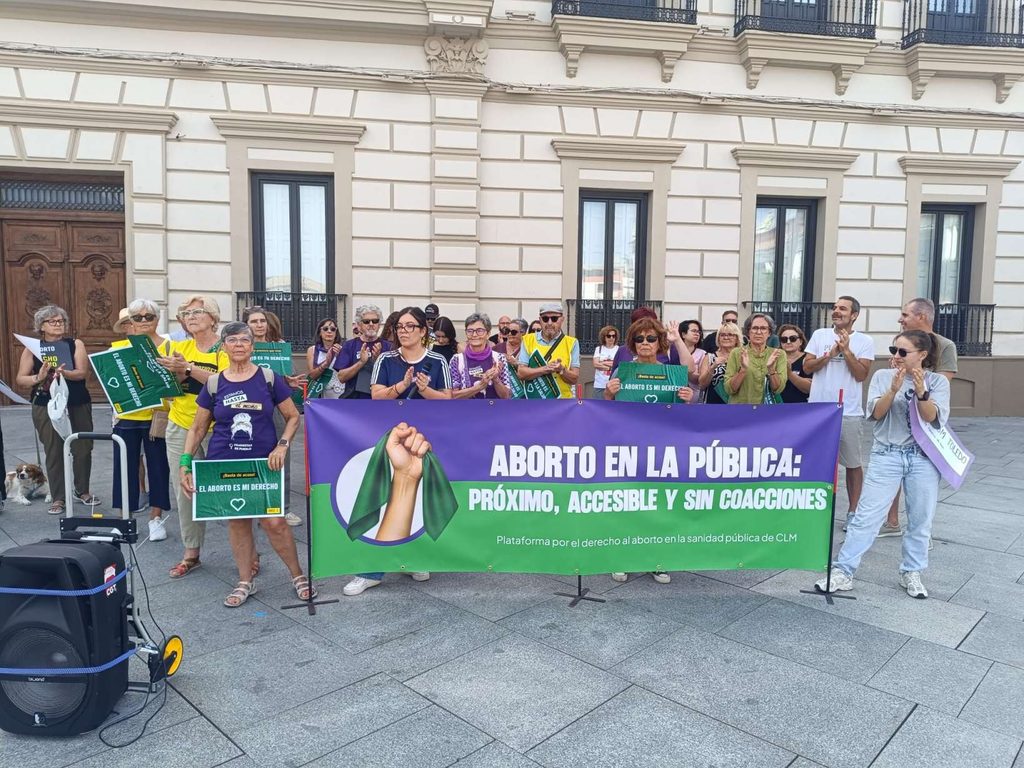 Una concentración en Alcázar de San Juan reclama una red pública de aborto en Castilla-La Mancha 2 redpublicaaborto
