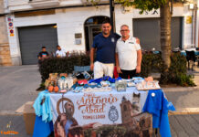 La Hermandad de San Antón Abad de Tomelloso acerca sus tradiciones al mercadillo de fin de temporada con una gran acogida vecinal La Hermandad de San Antón Abad de Tomelloso acerca sus tradiciones al mercadillo de fin de temporada con una gran acogida vecinal