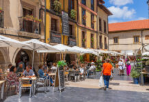 El tiempo cambia en España este lunes: lluvias en amplias zonas y descenso de las temperaturas El tiempo cambia en España este lunes: lluvias en amplias zonas y descenso de las temperaturas