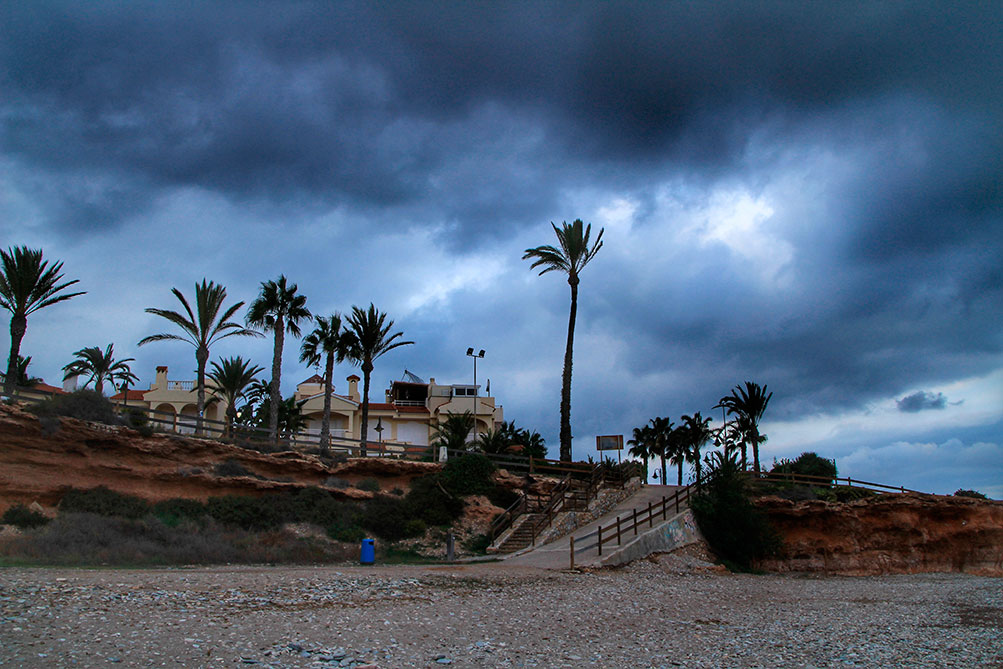 España vivirá un jueves de transición meteorológica con lluvias, tormentas y temperaturas más moderadas según AEMET