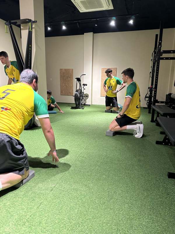El Val Brokers CB Tomelloso trabaja la fuerza y la prevención de lesiones en el centro de entrenamiento personal V Lab
