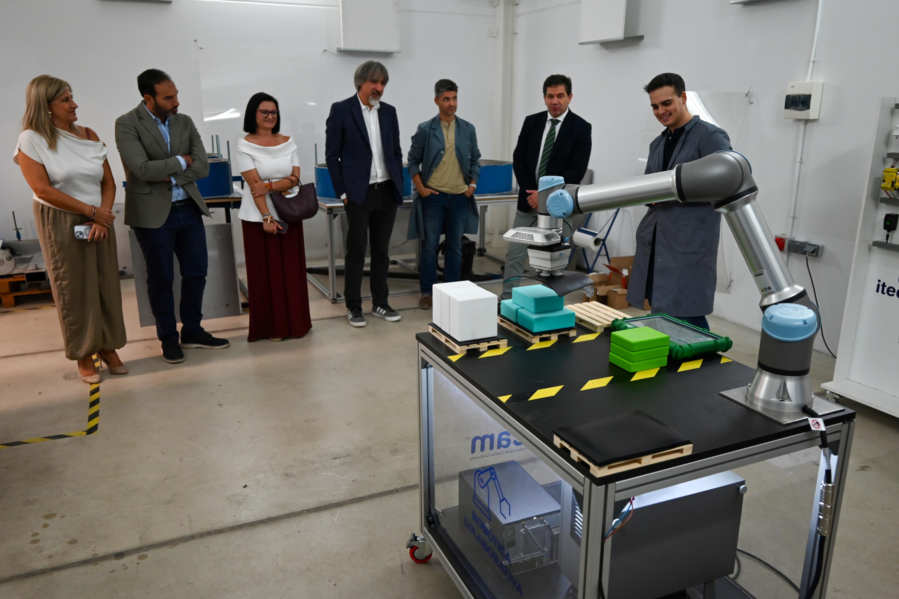 Valverde pone en valor el convenio de la Diputación con el ITECAM que ha hecho posible la colaboración con 20 proyectos empresariales en ocho municipios del Campo de Montiel 10 Valverde pone en valor el convenio de la Diputación con el ITECAM que ha hecho posible la colaboración con 20 proyectos empresariales en ocho municipios del Campo de Montiel