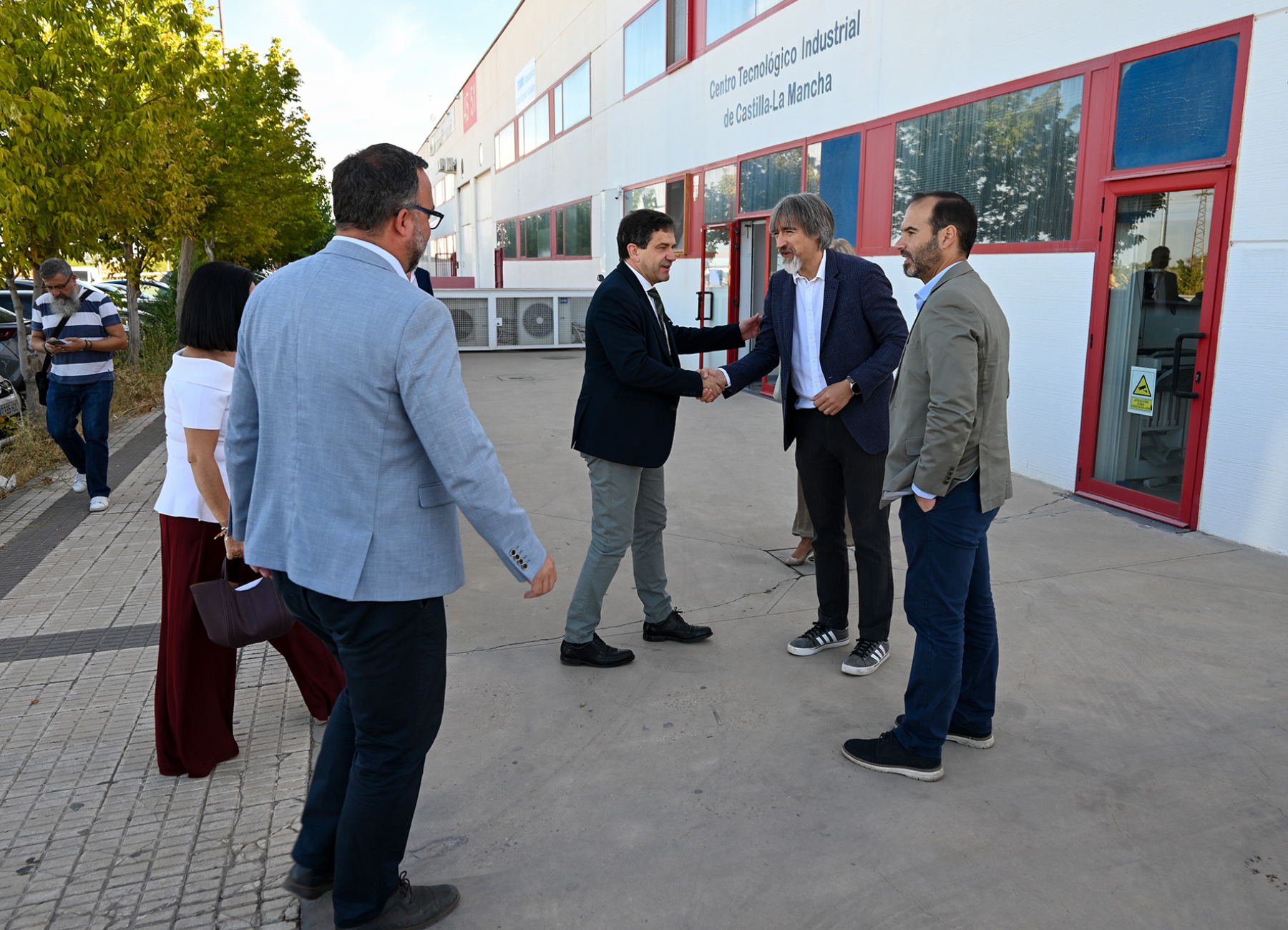 Valverde pone en valor el convenio de la Diputación con el ITECAM que ha hecho posible la colaboración con 20 proyectos empresariales en ocho municipios del Campo de Montiel 16 Valverde pone en valor el convenio de la Diputación con el ITECAM que ha hecho posible la colaboración con 20 proyectos empresariales en ocho municipios del Campo de Montiel