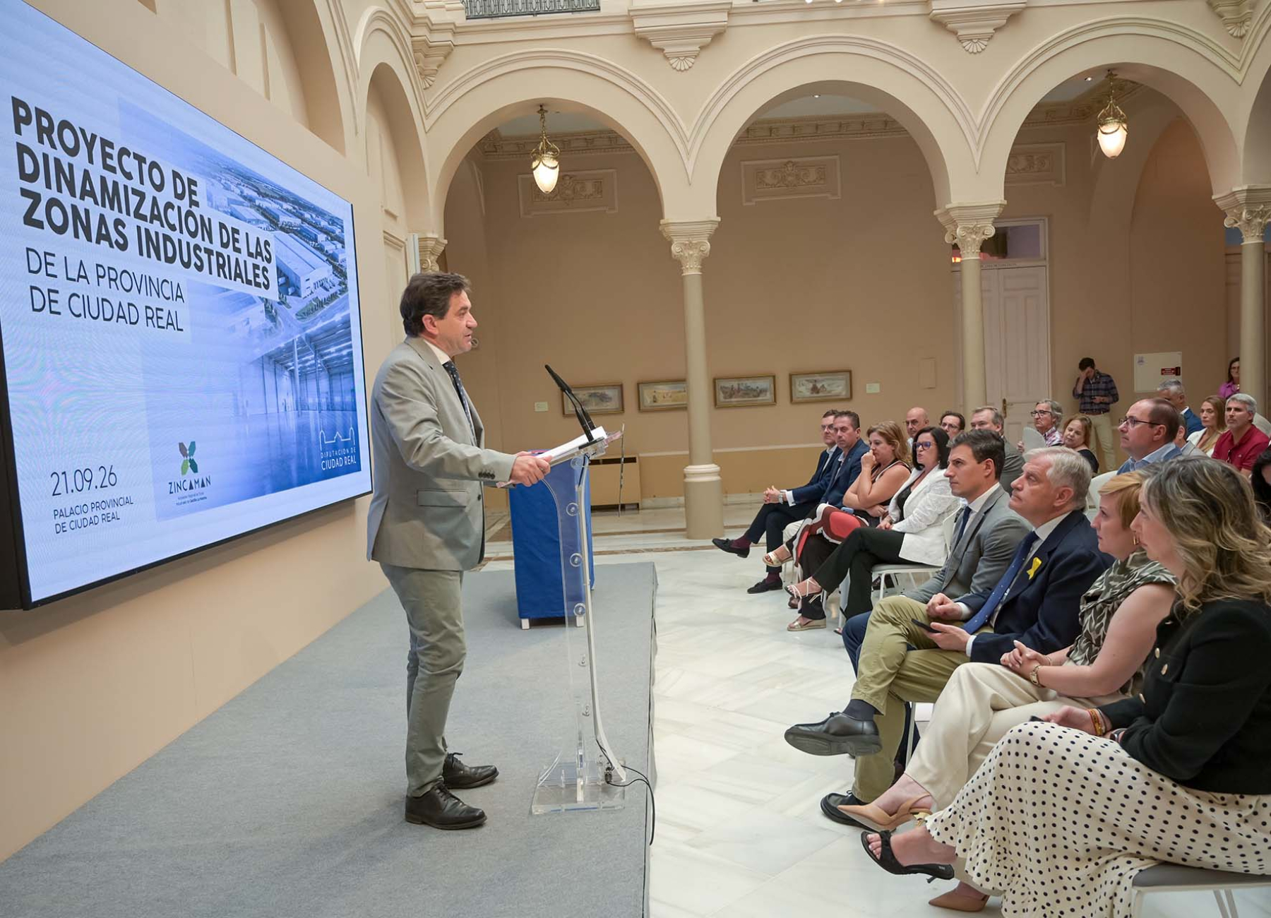 Valverde: «Si conseguimos gestionar las zonas industriales con una perspectiva integral del territorio, las oportunidades se multiplicarán en nuestra provincia” 8 Valverde: «Si conseguimos gestionar las zonas industriales con una perspectiva integral del territorio, las oportunidades se multiplicarán en nuestra provincia”