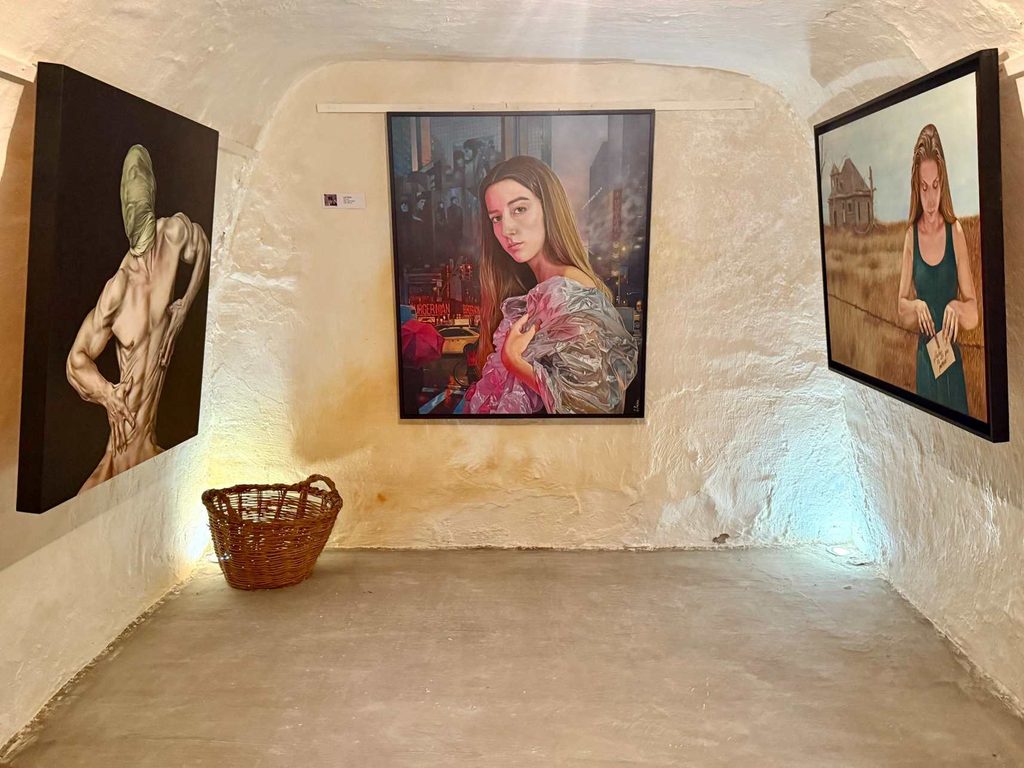 El arte contemporáneo reúne a personas de todas las edades en la inauguración de las muestras “EntreSILOS” y “Mujeres y Artistas” en Villacañas 3 villacanas entre silos 6