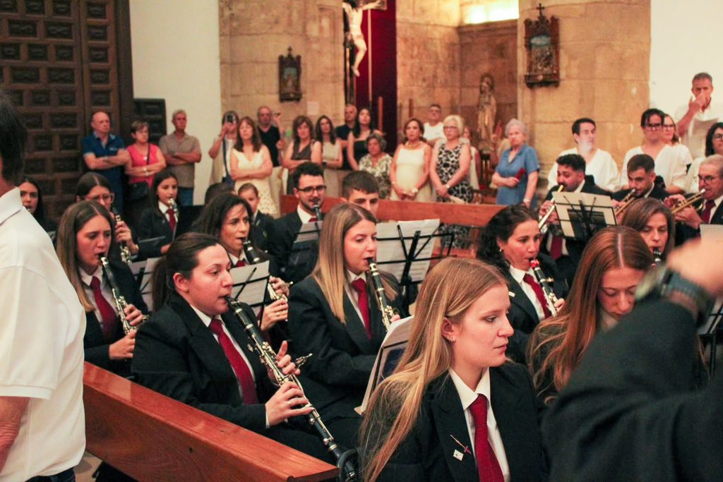 Argamasilla de Alba mantiene viva la tradición de la Virgen de Peñarroya con una noche de música y devoción 3 virgen penarroya argamasilla 13