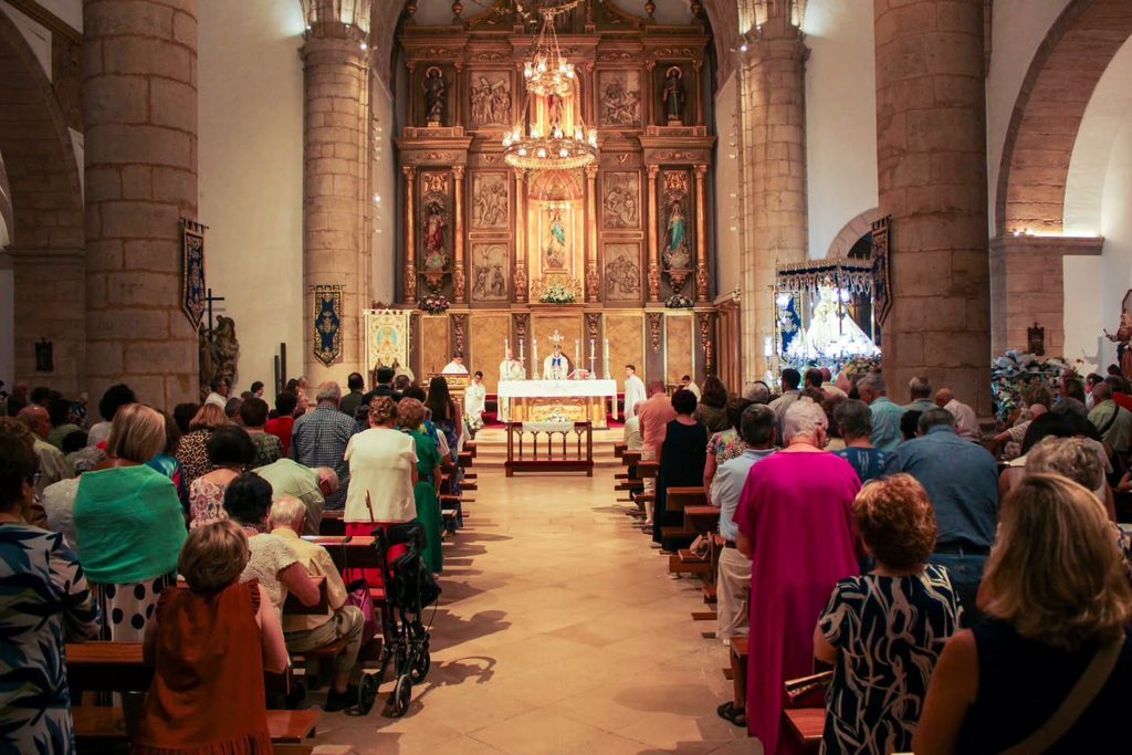 Argamasilla de Alba mantiene viva la tradición de la Virgen de Peñarroya con una noche de música y devoción 2 virgen penarroya argamasilla 14