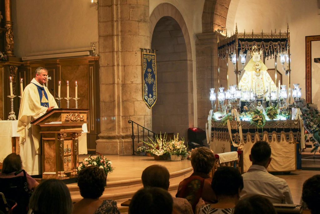 Argamasilla de Alba mantiene viva la tradición de la Virgen de Peñarroya con una noche de música y devoción 1 virgen penarroya argamasilla 15