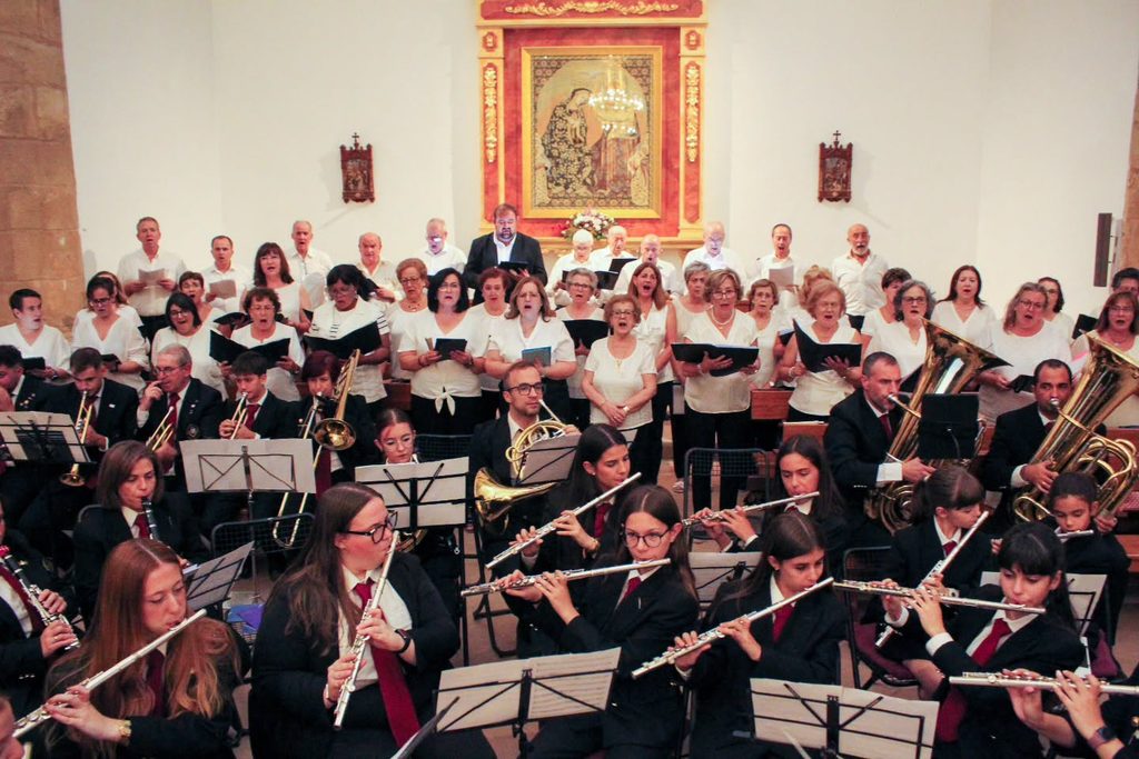Argamasilla de Alba mantiene viva la tradición de la Virgen de Peñarroya con una noche de música y devoción 13 virgen penarroya argamasilla 2