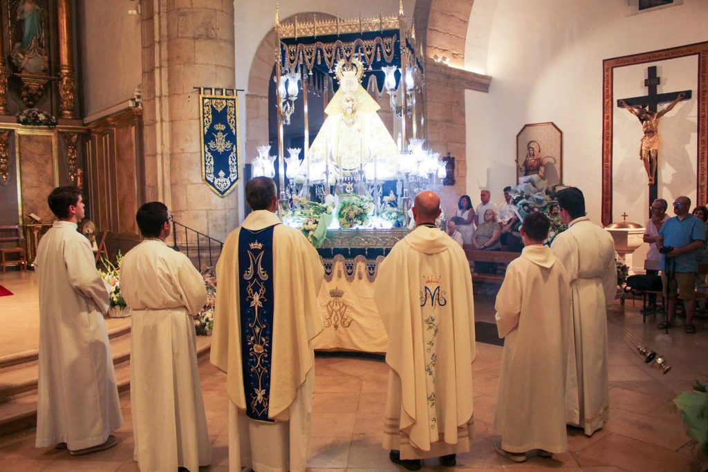 Argamasilla de Alba mantiene viva la tradición de la Virgen de Peñarroya con una noche de música y devoción 12 virgen penarroya argamasilla 3