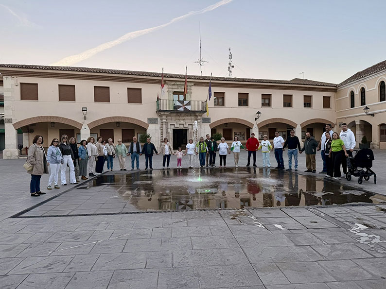 Villacañas se ilumina de verde para dar visibilidad al Síndrome de Phelan-McDermid