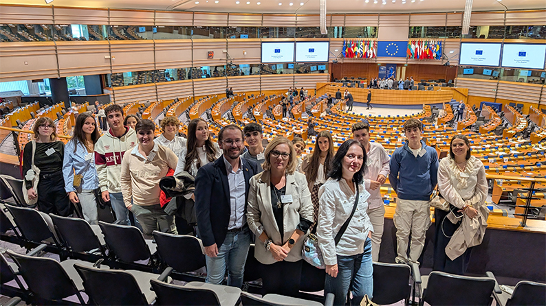 El alumnado de 2º de Bachillerato del IES Eladio Cabañero visita el Parlamento Europeo en Bruselas