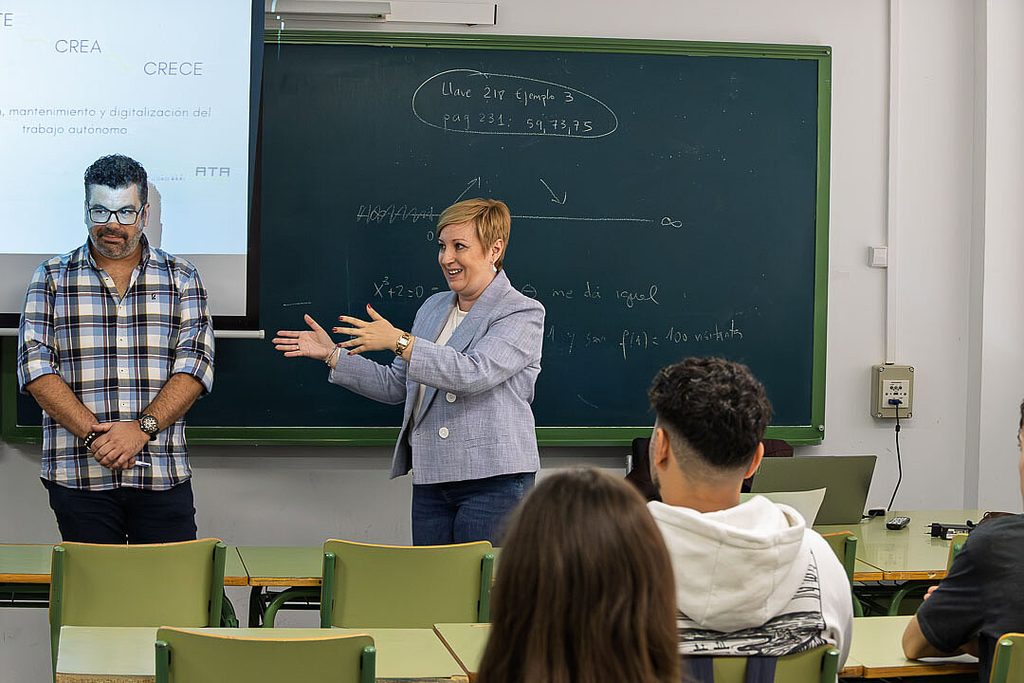 Argamasilla de Alba refuerza su apoyo a los autónomos con una jornada de asesoramiento directo a negocios y jóvenes emprendedores 3 argamasilladealba refuerzo autonomos 3