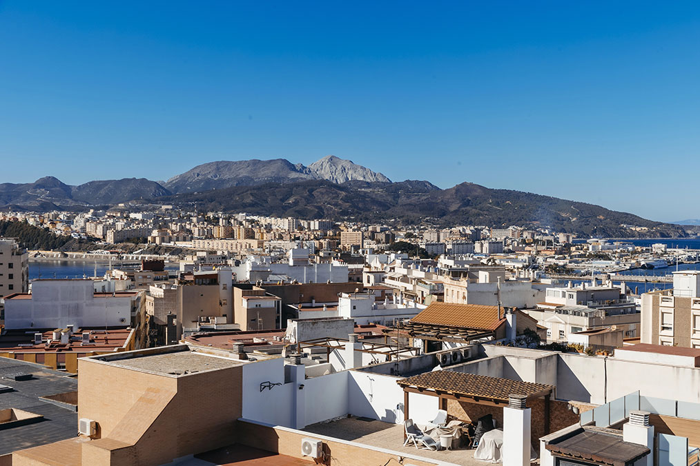El Gobierno concede 45,3 millones de euros en ayudas adicionales a Ceuta para atender gastos excepcionales derivados de la crisis migratoria