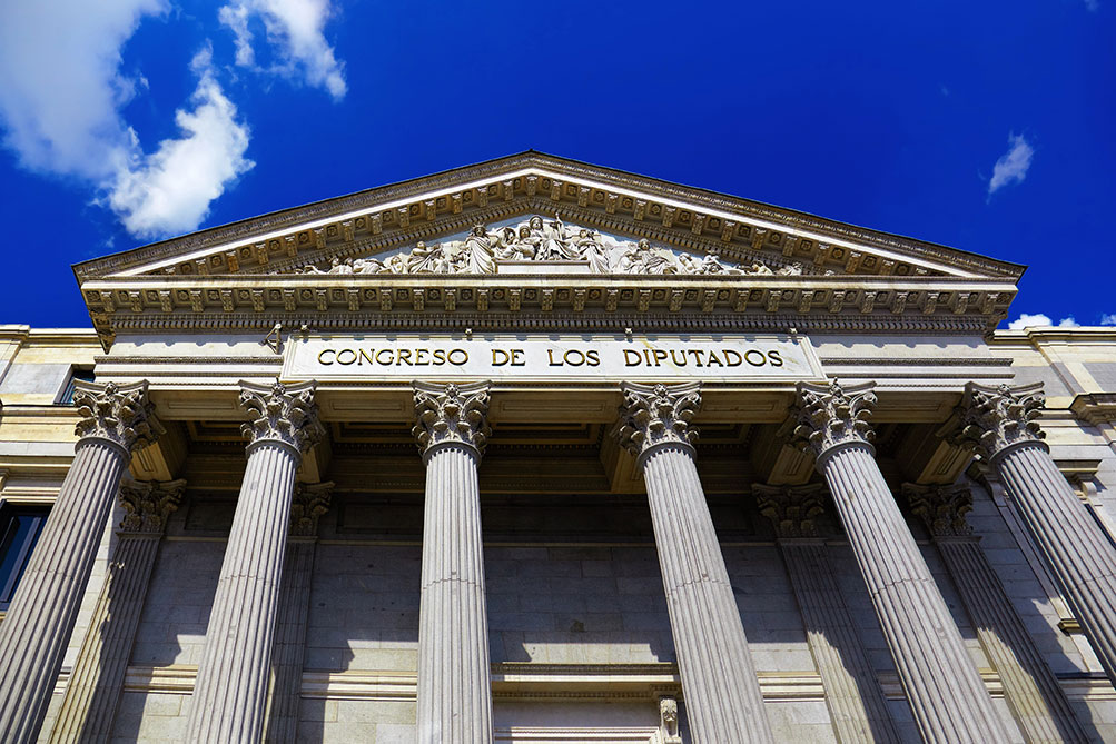 El Congreso publica diez becas de 1.500 euros al mes para titulados en Derecho, Políticas, Relaciones Internacionales y Comunicación