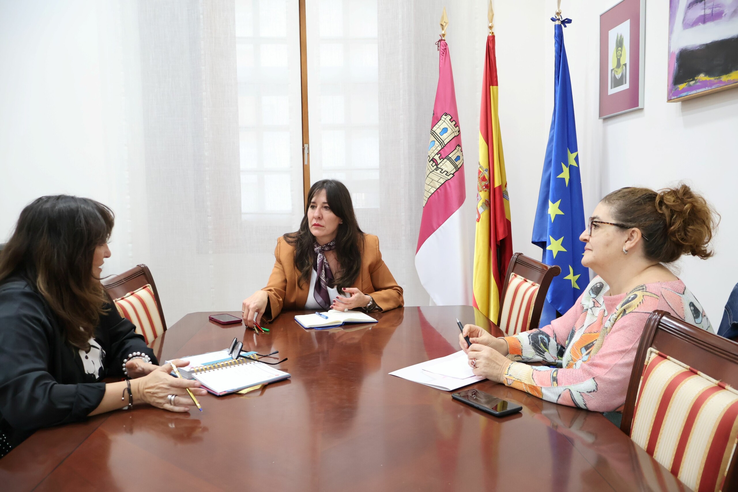 Blanca Fernández analiza con AMUMA fórmulas de colaboración para que puedan seguir realizando una “labor imprescindible” en el ámbito sociosanitario 1 Blanca Fernández analiza con AMUMA fórmulas de colaboración para que puedan seguir realizando una “labor imprescindible” en el ámbito sociosanitario