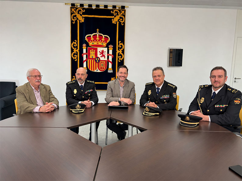 David Broceño despide a José Alberto Camacho tras su nombramiento como nuevo jefe superior de Policía de Castilla-La Mancha