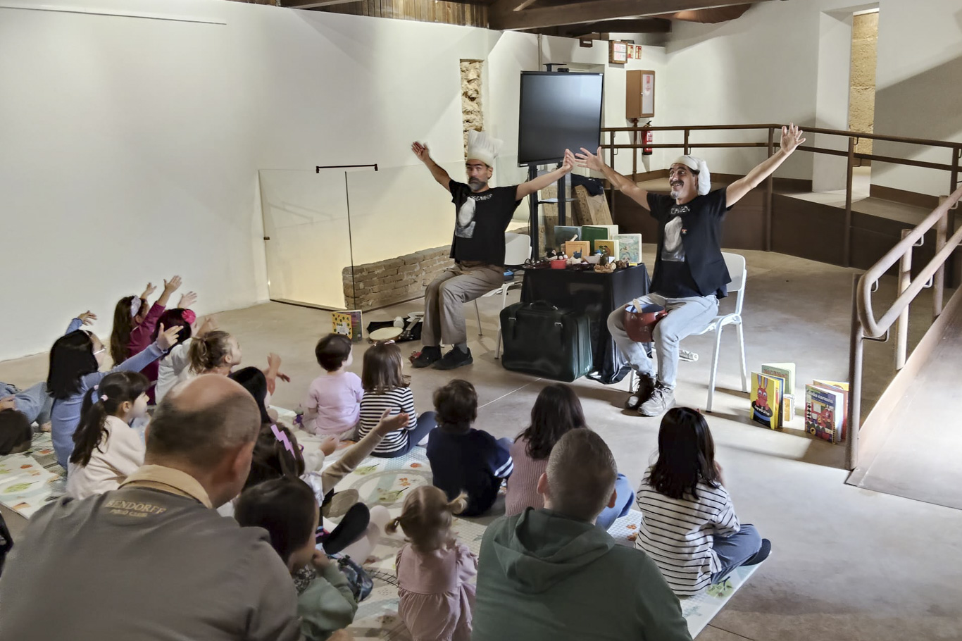 CALMA se llena de letras, cuentos y sabores: una treintena de niños disfrutan de una mañana inolvidable con «Cocinando cuentos»