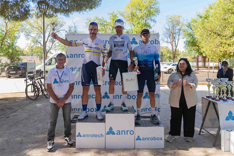 Javier Ramírez y Natalia Serrano conquistan en Tomelloso la primera edición del Quijote Gravel