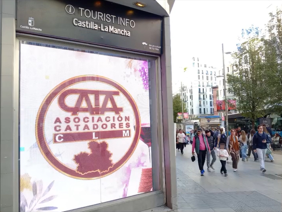 La Asociación de Catadores de Castilla-La Mancha presenta su indumentaria cofrade y el programa de su Gran Capítulo Enogastronómico 9 cata gran capitulo gastronomico madrid 7