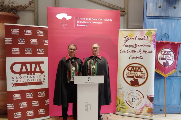 La Asociación de Catadores de Castilla-La Mancha presenta su indumentaria cofrade y el programa de su Gran Capítulo Enogastronómico 8 cata gran capitulo gastronomico madrid 8