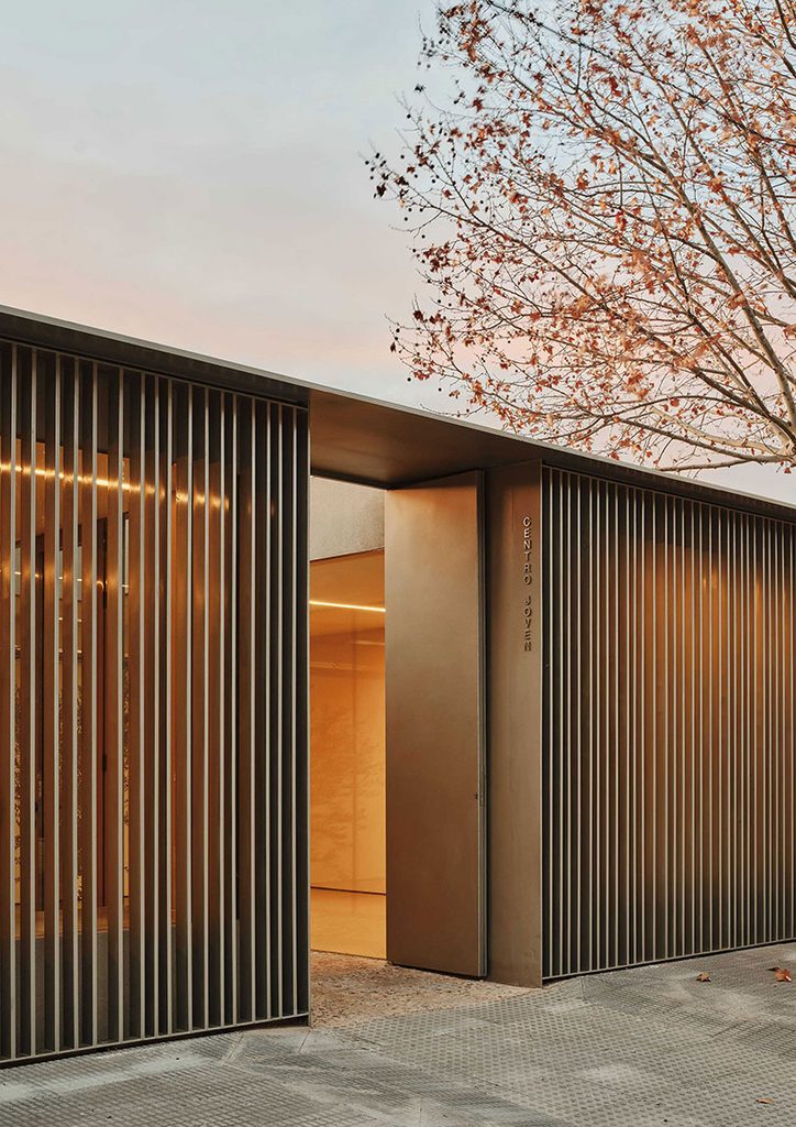 El Centro Joven de La Gineta, de Rafael Martínez Sarrión, gana el Premio COACM Emergente por una arquitectura que convierte lo esencial en poesía 5 El Centro Joven de La Gineta, de Rafael Martínez Sarrión, gana el Premio COACM Emergente por una arquitectura que convierte lo esencial en poesía