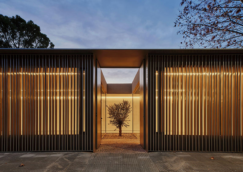 El Centro Joven de La Gineta, de Rafael Martínez Sarrión, gana el Premio COACM Emergente por una arquitectura que convierte lo esencial en poesía 3 centrojovengineta coacm 4