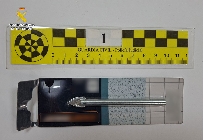 La Guardia Civil detiene en Almansa a dos presuntos “cogoteros” especializados en el hurto a personas mayores 2 La Guardia Civil detiene en Almansa a dos presuntos “cogoteros” especializados en el hurto a personas mayores