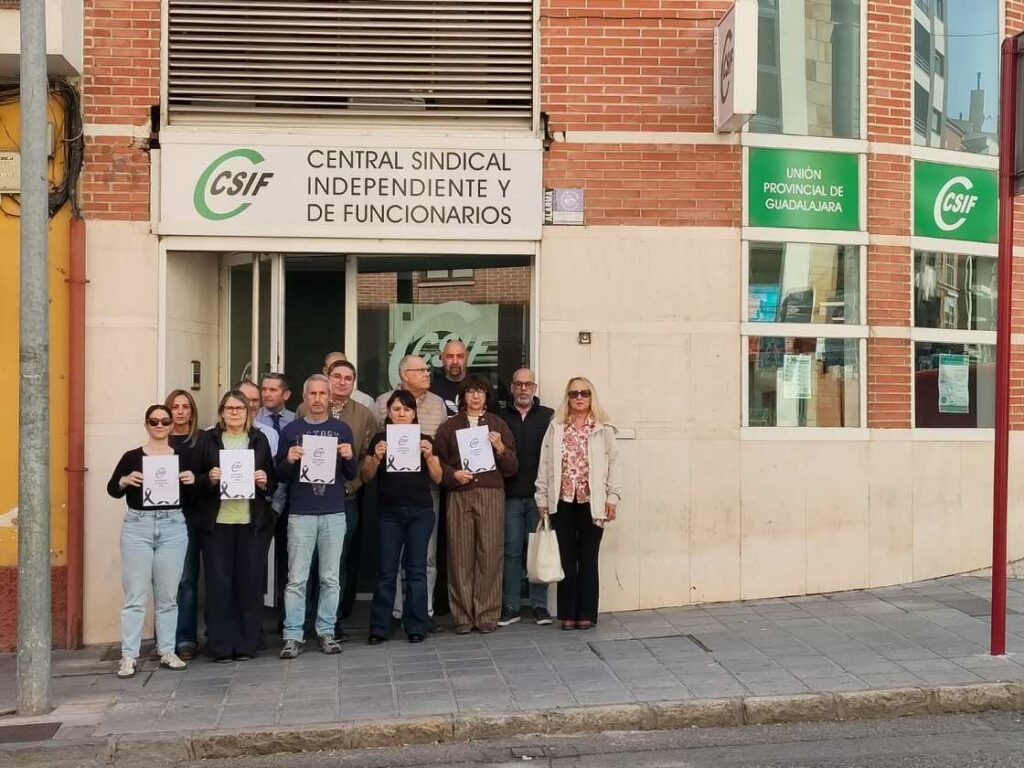 CSIF guarda un minuto de silencio en sus sedes de Castilla-La Mancha en memoria de las v&iacute;ctimas del accidente ferroviario de Urda