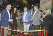 El Bar Alhambra inicia una nueva etapa en Tomelloso con Constante Morales al frente El alcalde asiste a la inauguración del Bar Alhambra que reabre sus puertas manteniendo su esencia pero con imagen renovada