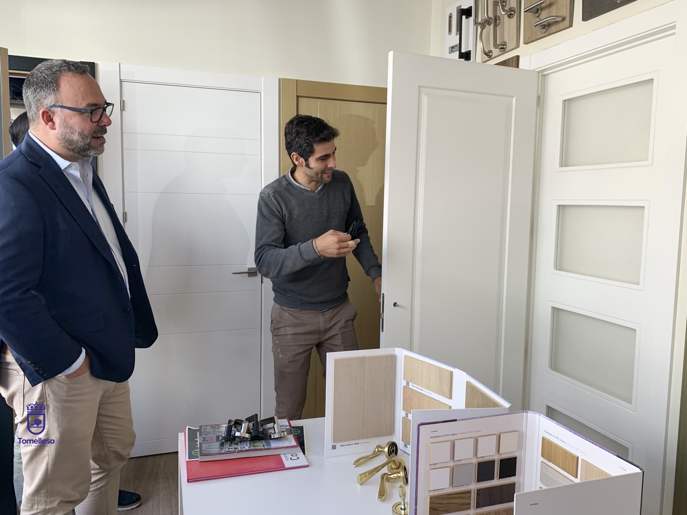 Coarmobe encara una nueva etapa de crecimiento en Tomelloso con la ampliación de sus instalaciones 4 El alcalde visita Coarmobe, empresa local de carpintería, especializada en cocinas, que afronta una nueva etapa de crecimiento