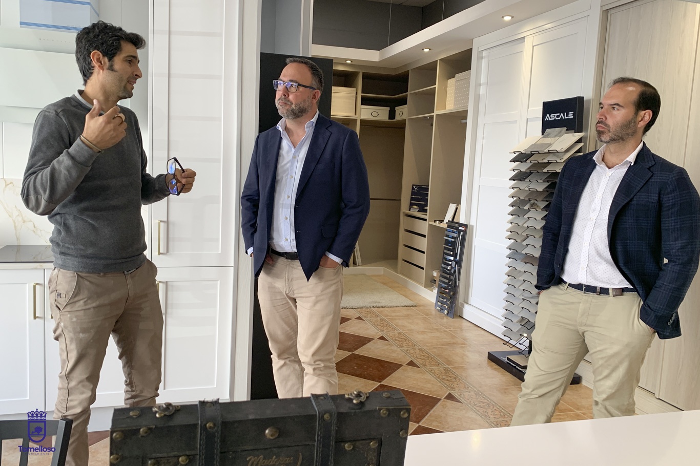 Coarmobe encara una nueva etapa de crecimiento en Tomelloso con la ampliación de sus instalaciones 3 El alcalde visita Coarmobe, empresa local de carpintería, especializada en cocinas, que afronta una nueva etapa de crecimiento