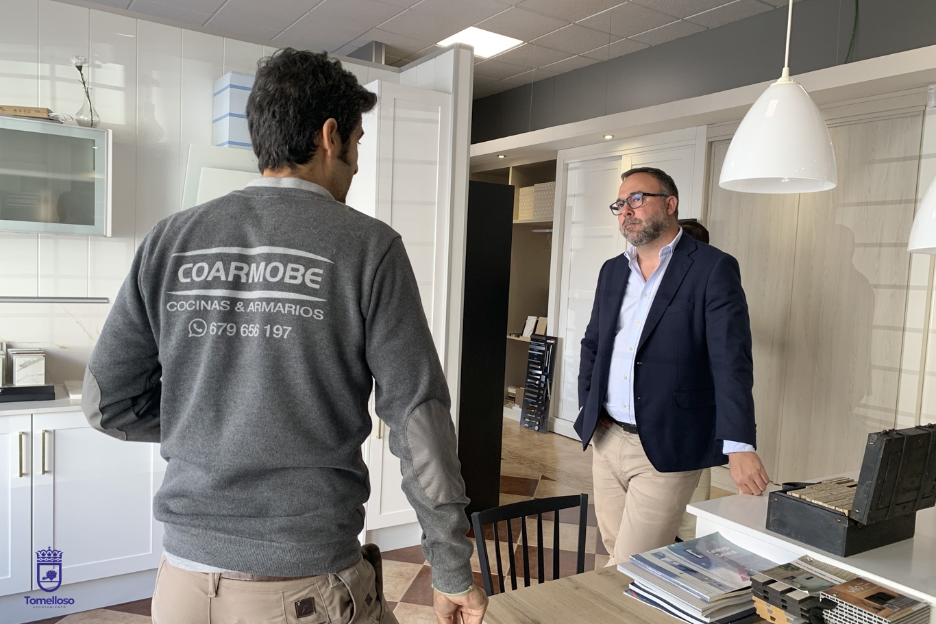 Coarmobe encara una nueva etapa de crecimiento en Tomelloso con la ampliación de sus instalaciones 2 El alcalde visita Coarmobe, empresa local de carpintería, especializada en cocinas, que afronta una nueva etapa de crecimiento