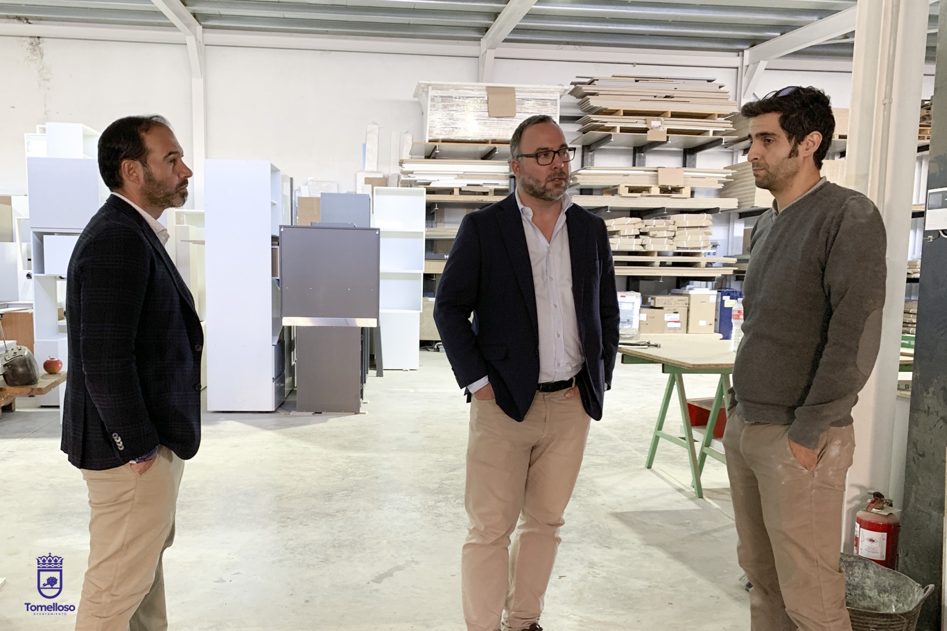 Coarmobe encara una nueva etapa de crecimiento en Tomelloso con la ampliación de sus instalaciones 5 El alcalde visita Coarmobe, empresa local de carpintería, especializada en cocinas, que afronta una nueva etapa de crecimiento