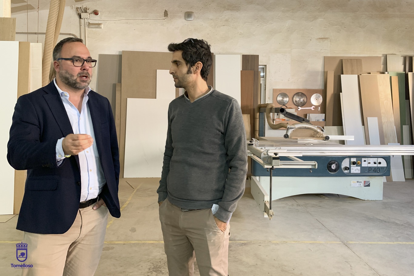Coarmobe encara una nueva etapa de crecimiento en Tomelloso con la ampliación de sus instalaciones 7 El alcalde visita Coarmobe, empresa local de carpintería, especializada en cocinas, que afronta una nueva etapa de crecimiento
