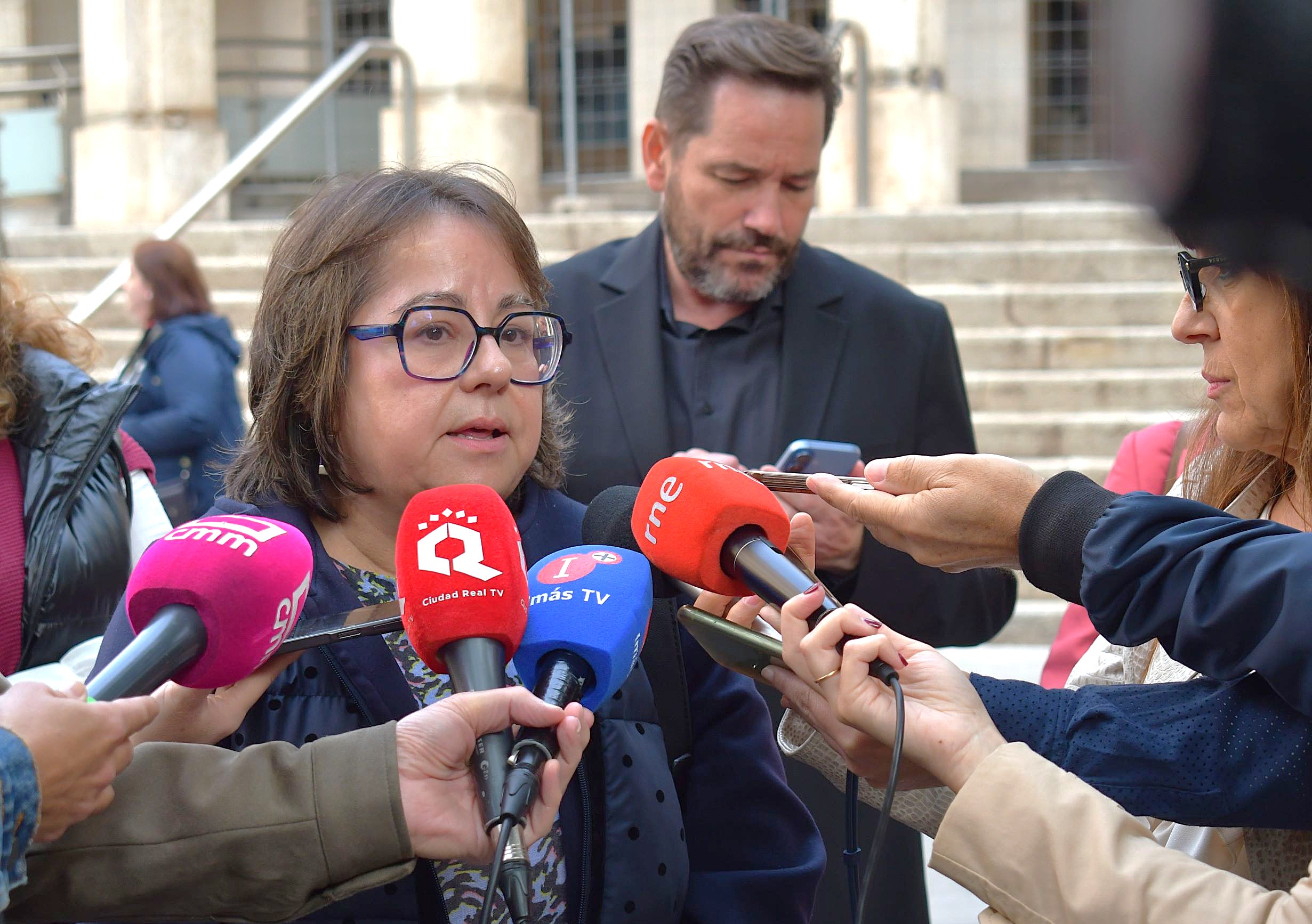 Castilla-La Mancha llama a combatir la violencia machista y recuerda los recursos de apoyo a las mujeres en Ciudad Real 1 El Gobierno de Castilla-La Mancha ofrece diferentes recursos a las mujeres que sufren violencia de género para garantizar su seguridad y asistencia