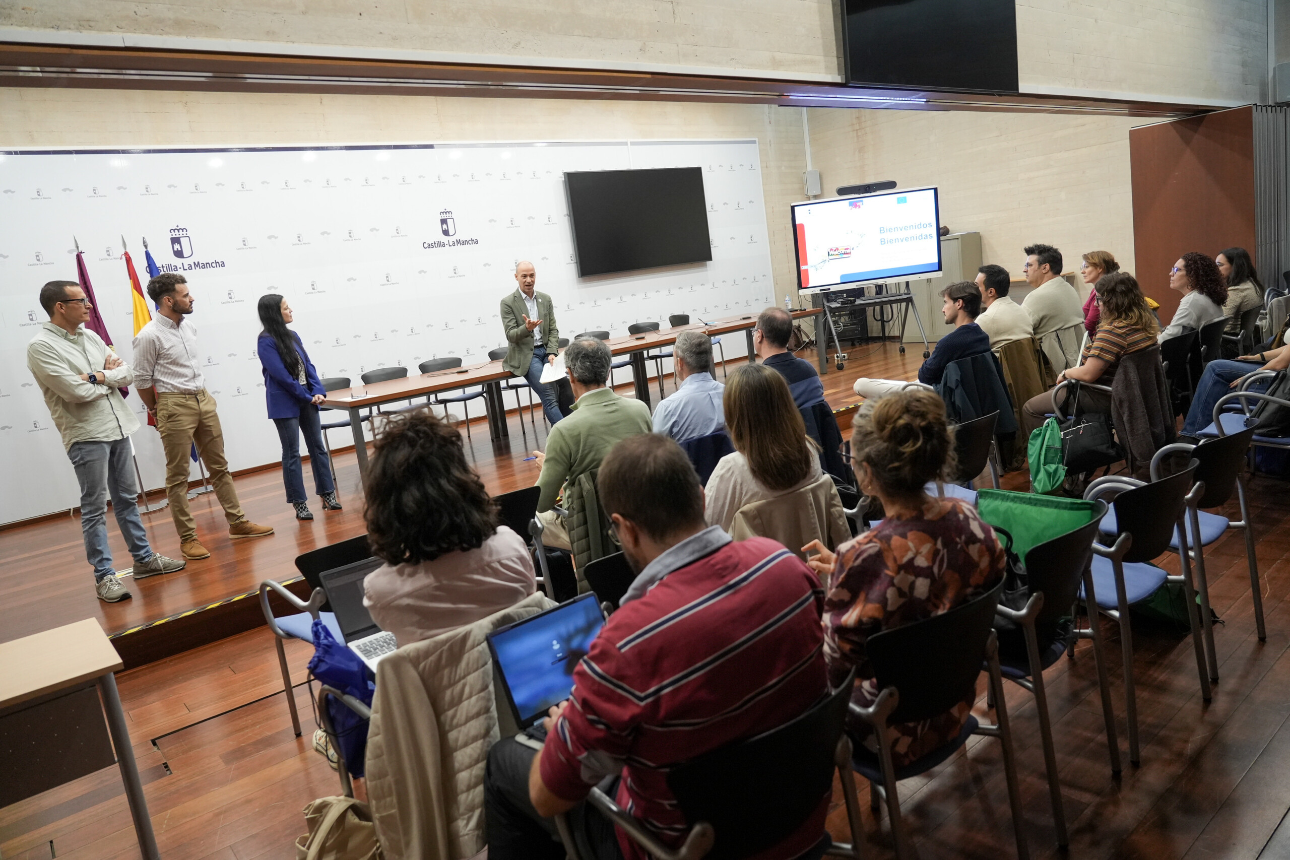 El Gobierno regional informa sobre las 65 movilidades Erasmus+ previstas para alumnado y profesorado de 15 centros educativos de Castilla-La Mancha 1 El Gobierno regional informa sobre las 65 movilidades Erasmus+ previstas para alumnado y profesorado de 15 centros educativos de Castilla-La Mancha