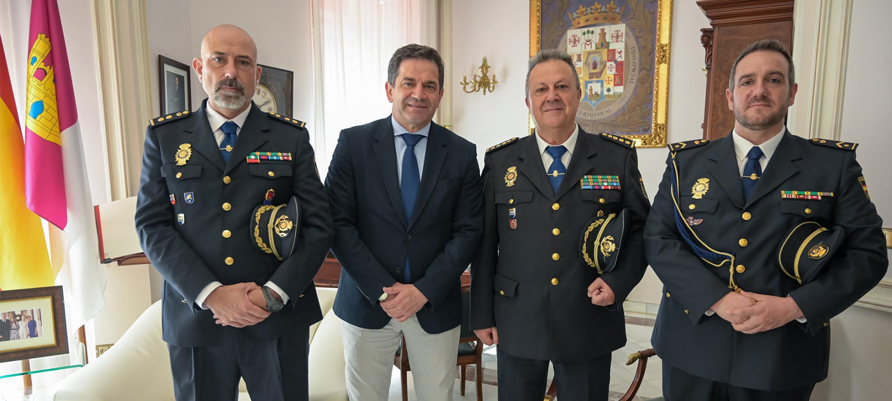 El presidente de la Diputación de Ciudad Real recibe a José Alberto Camacho tras su nombramiento como nuevo jefe superior de Policía de Castilla-La Mancha
