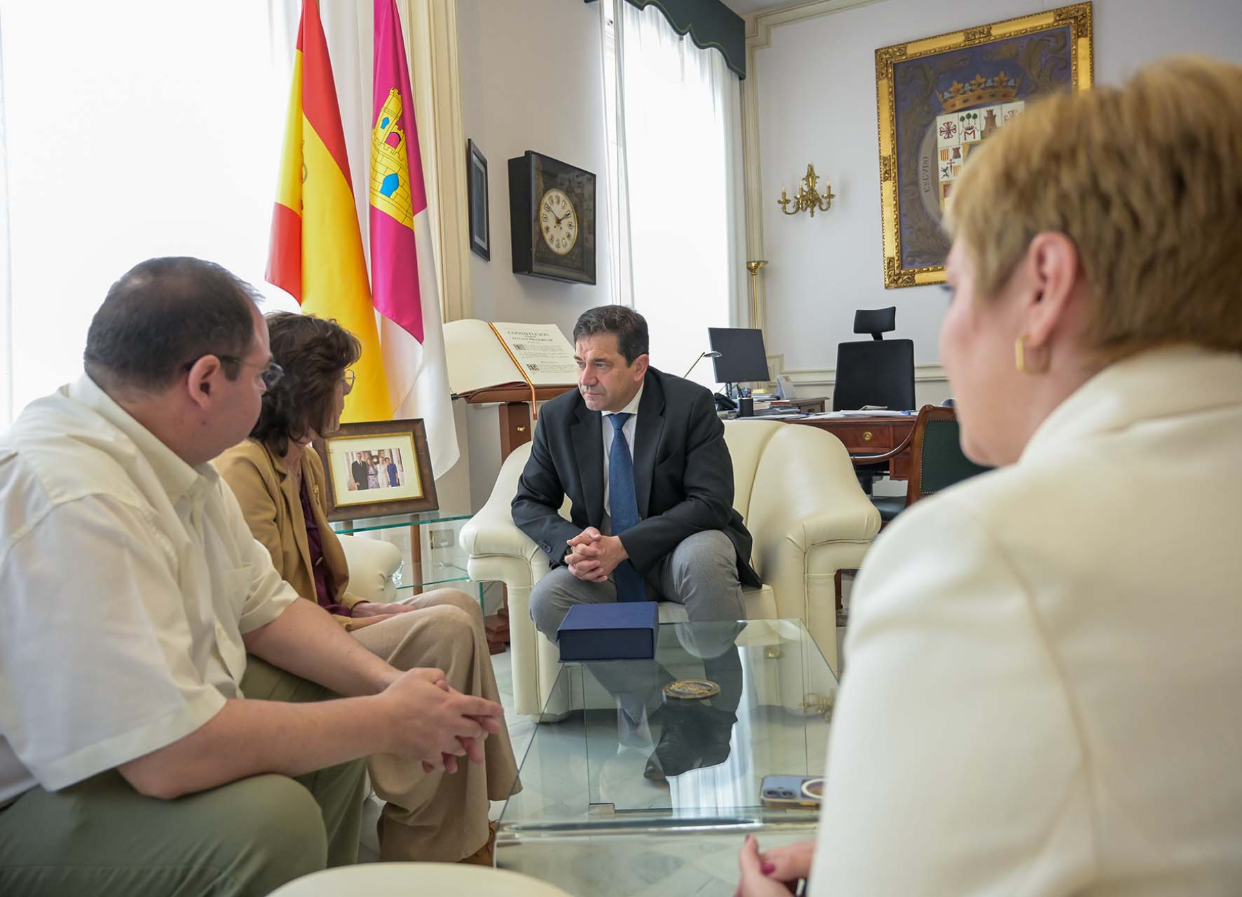 Valverde recibe al Colegio Oficial de Graduados Sociales de Ciudad Real con motivo de la conmemoración de su 25 aniversario 4 El presidente de la Diputación recibe al Colegio Oficial de Graduados Sociales de Ciudad Real con motivo de la conmemoración de su 25 aniversario