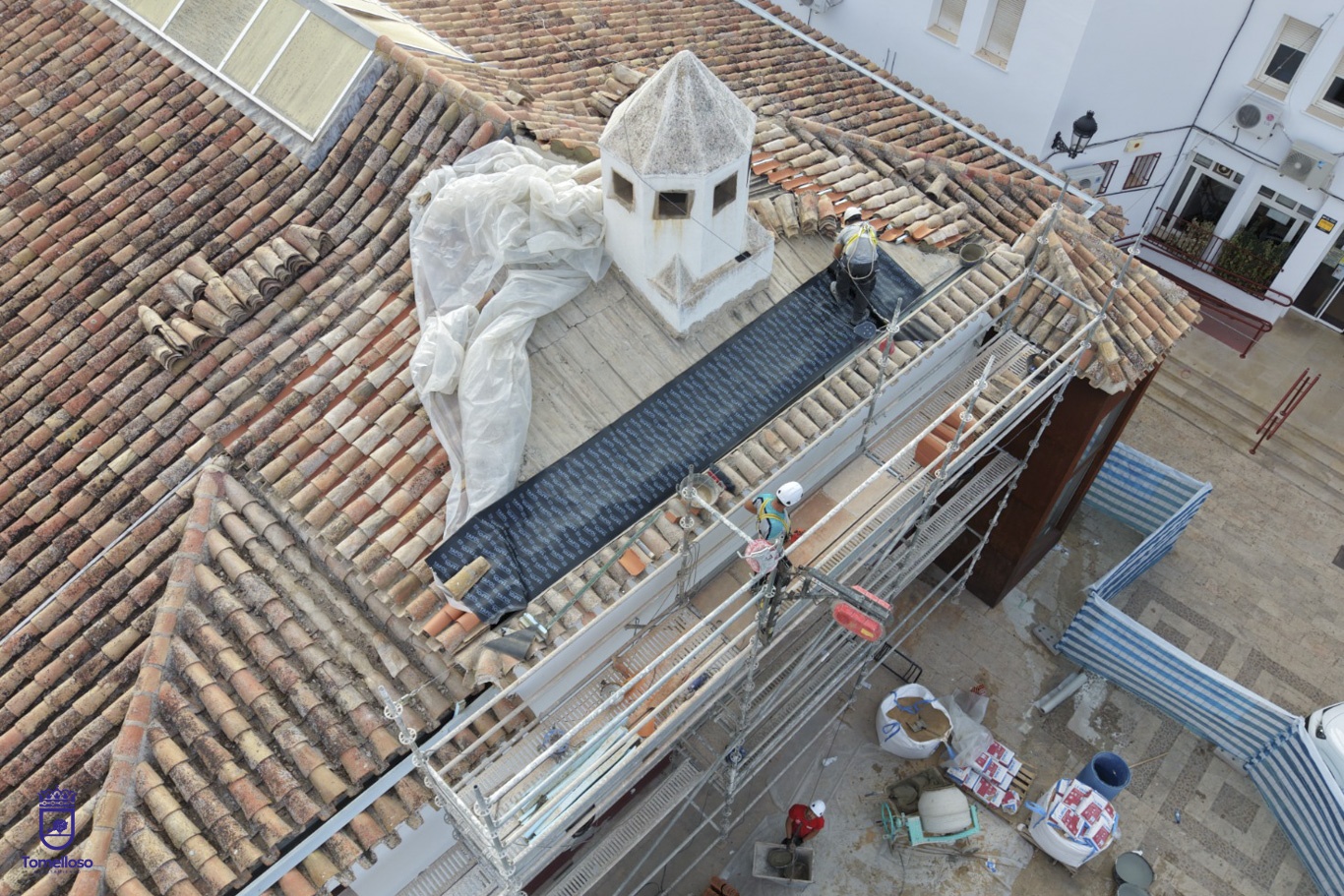 En marcha las obras de rehabilitación de la cubierta de la Posada de los Portales