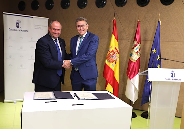 Eurocaja Rural refuerza su compromiso con el sector primario mediante un acuerdo estratégico con la JCCM