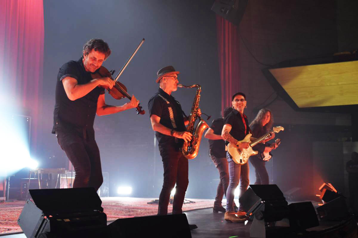 Puertollano estrena la nueva gira de Fito & Fitipaldis con un Auditorio Pedro Almodóvar lleno
