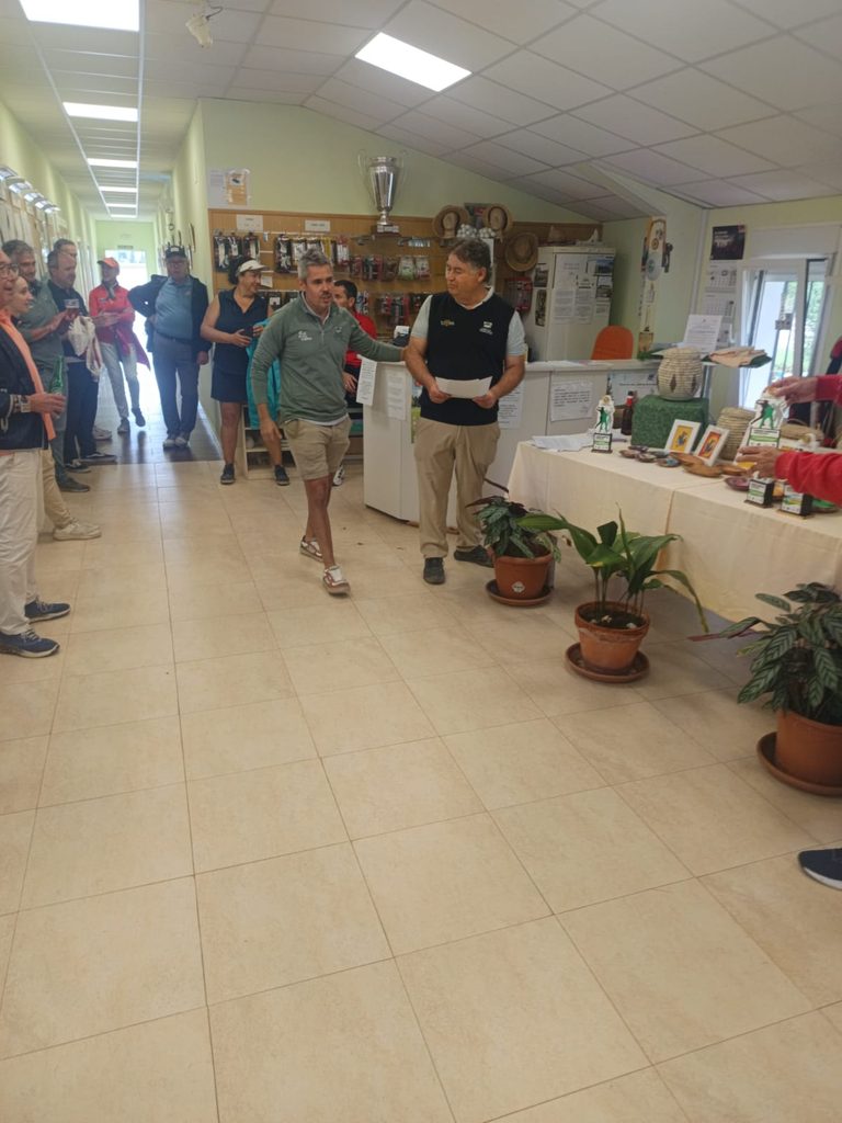 El Torneo Benéfico Fundación Kirira reúne a 80 jugadores de golf en una jornada marcada por la solidaridad y el esfuerzo ante la lluvia y el viento 1 golffundacionkirira 4 768x1024 1