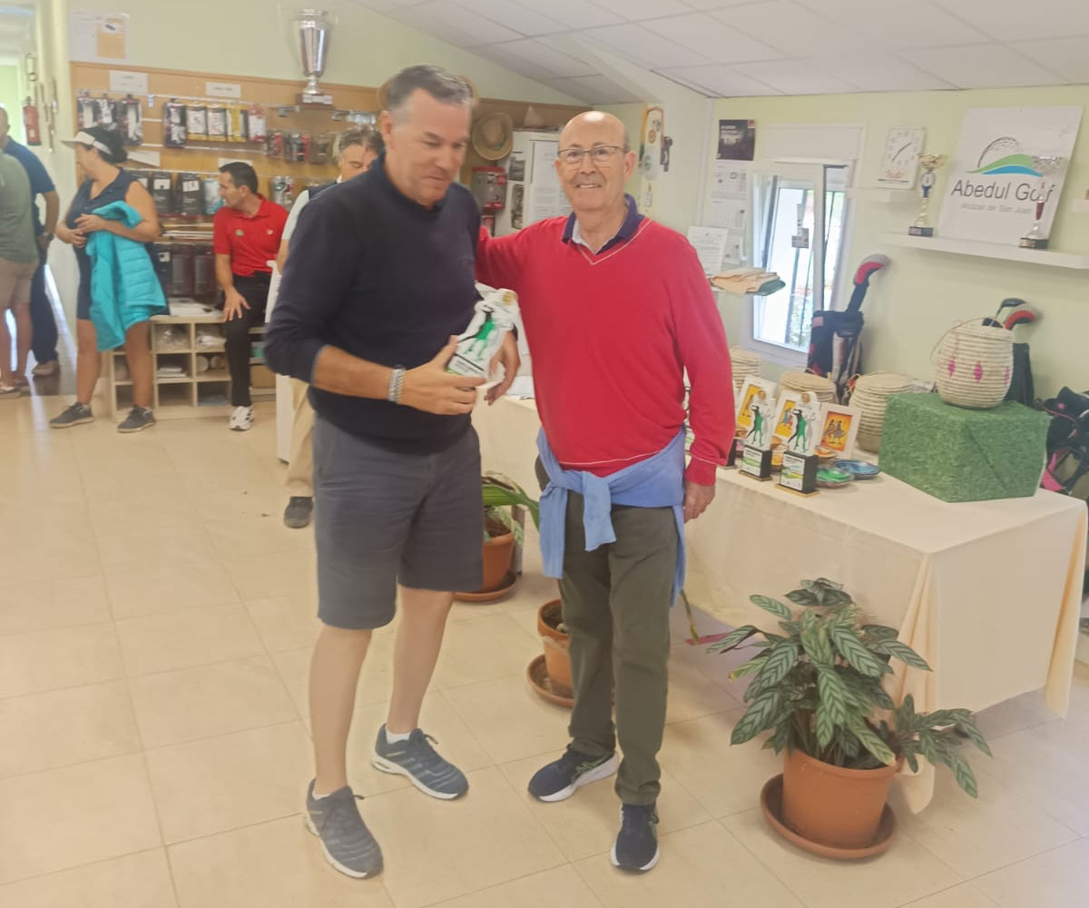 El Torneo Benéfico Fundación Kirira reúne a 80 jugadores de golf en una jornada marcada por la solidaridad y el esfuerzo ante la lluvia y el viento
