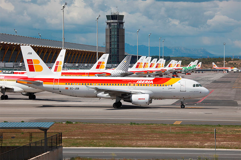 Iberia limita a 99 euros sus vuelos en turista entre Madrid y Andalucía tras el accidente de Urda