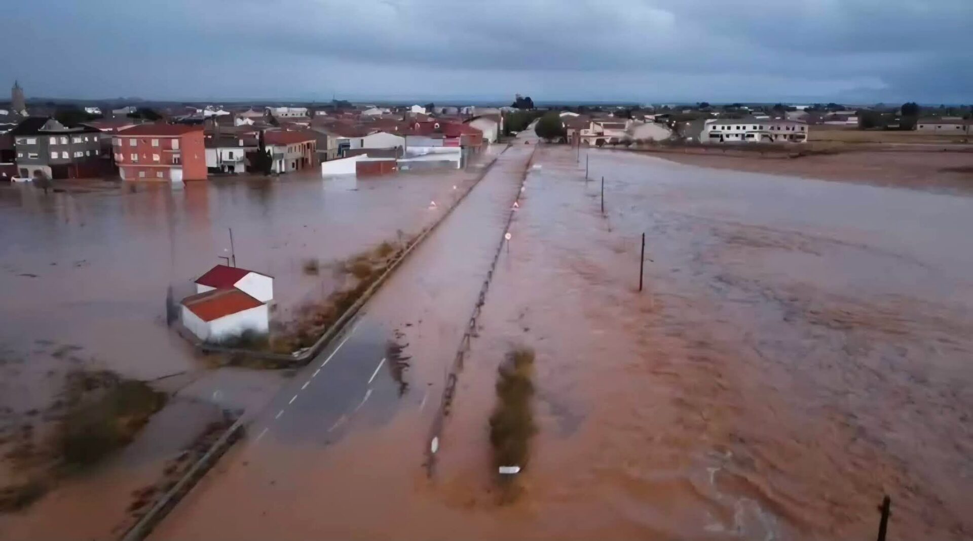 Tragedia en Madrigueras: una mujer pierde la vida tras quedar atrapada por el agua en su vivienda