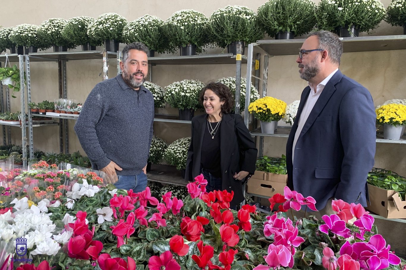 Tomiflor, tradición familiar entre flores, jardines y atención personalizada 1 Javier Navarro visita el centro de jardinería de Tomiflor donde ha conocido la actividad del negocio familiar