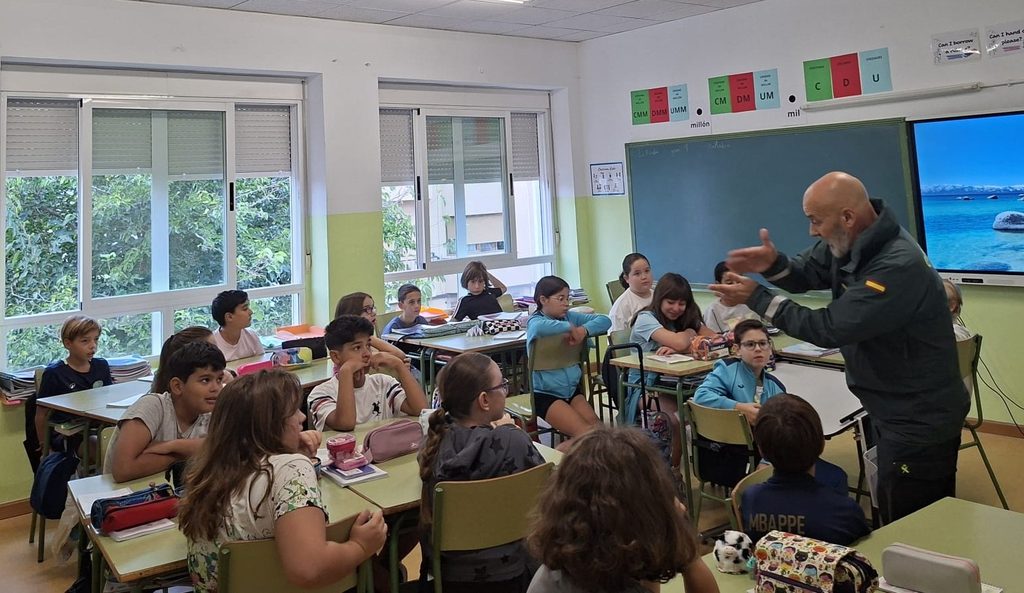 La Guardia Civil impulsa la prevención de los menores en las aulas albaceteñas a través del libro “La locomotora del tiempo” 3 La Guardia Civil impulsa la prevención de los menores en las aulas albaceteñas a través del libro “La locomotora del tiempo”