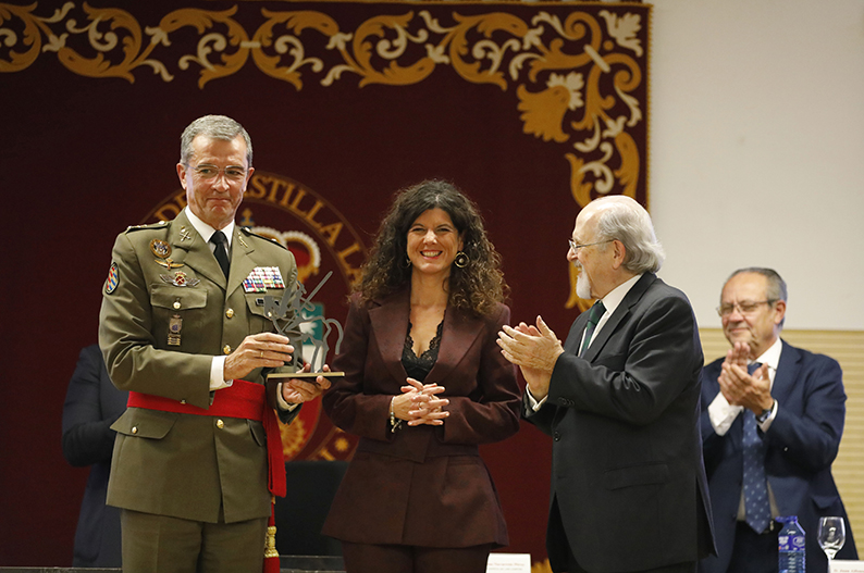 Navarrete valora la “existencia imprescindible de la UME” al entregar el Premio 2026 de la Academia de Ciencias Sociales y Humanidades de Castilla-La Mancha